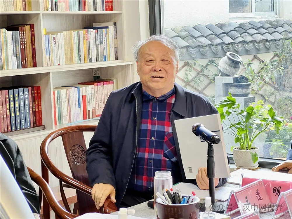 張紀(jì)平攝影新著發(fā)布座談會(huì)召開