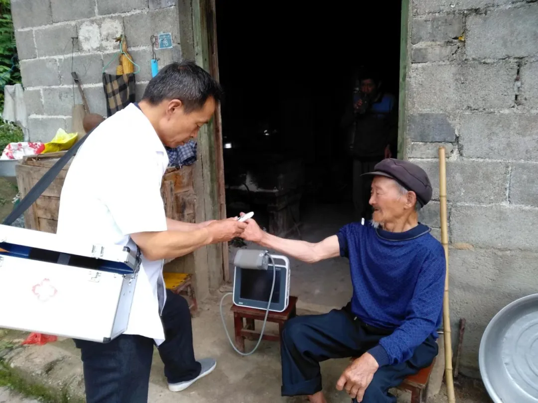 堅(jiān)守！西鄉(xiāng)有這樣一位村醫(yī)……