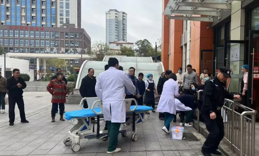 漢中市人民醫(yī)院上演生死救援，這個方法關(guān)鍵時刻能救命！