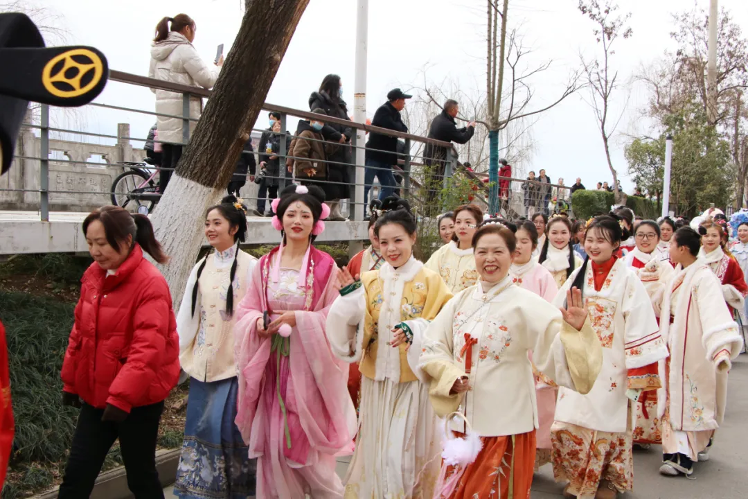我們的節(jié)日·歡樂中國年丨西鄉(xiāng)：漢服巡游！太！驚！艷！