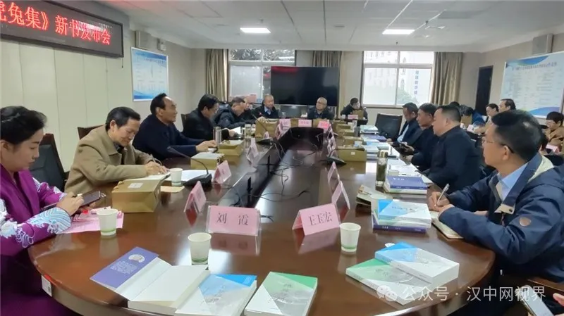 作家朱軍《藍(lán)色經(jīng)緯》等三部文學(xué)新著發(fā)布座談會召開