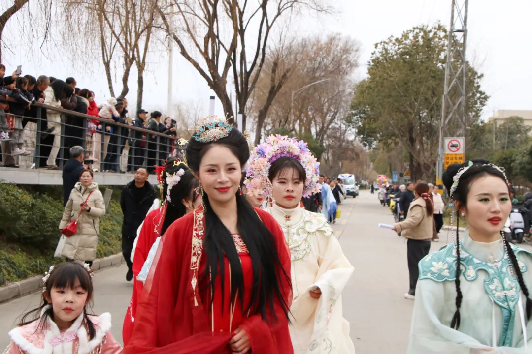 我們的節(jié)日·歡樂中國年丨西鄉(xiāng)：漢服巡游！太！驚！艷！