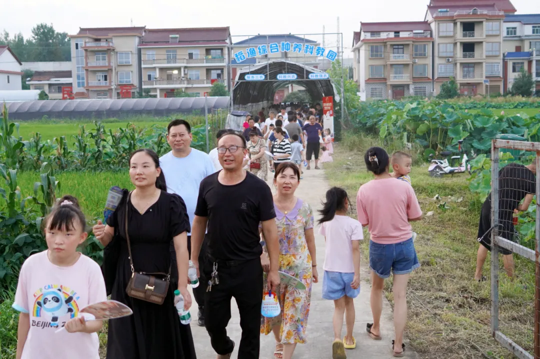 漢臺鋪鎮(zhèn)第三屆小龍蝦啤酒節(jié)開幕啦！嗨“啤”一“蝦”~