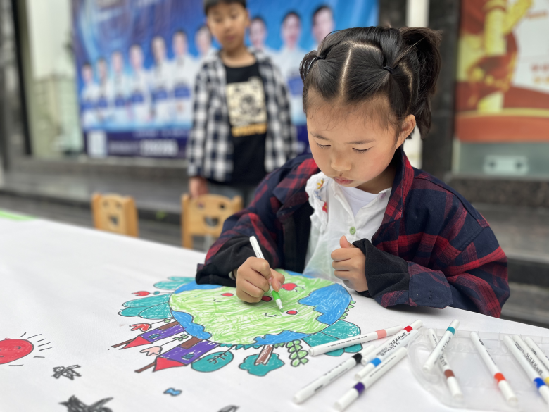 綠色節(jié)能，舊物換“新”生！ 漢中愛爾眼科醫(yī)院開展“世界地球日”系列活動插圖2