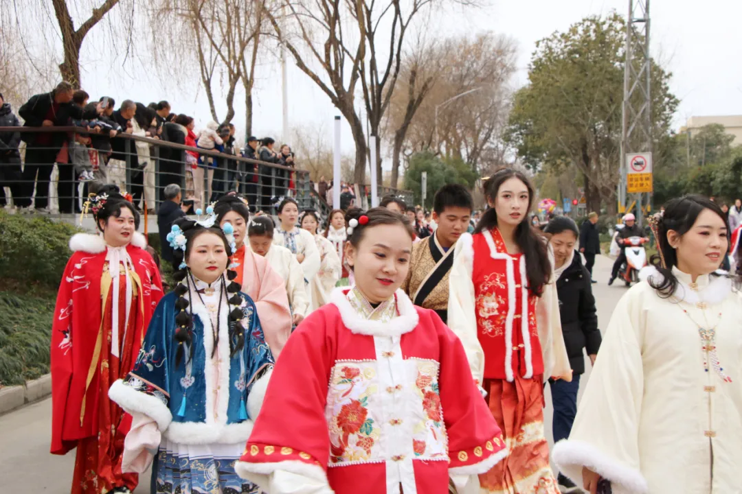 我們的節(jié)日·歡樂中國年丨西鄉(xiāng)：漢服巡游！太！驚！艷！
