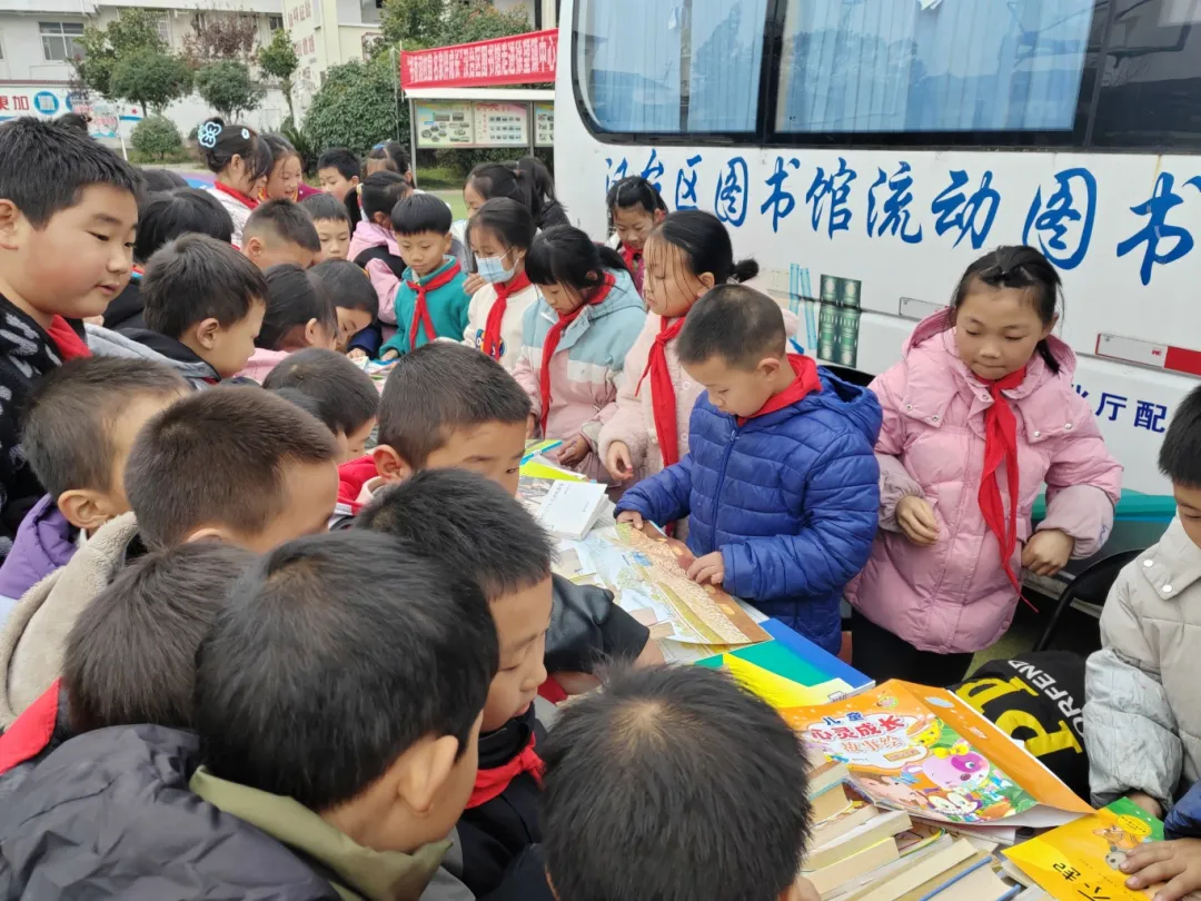 漢臺區(qū)圖書館：引領閱讀新風尚 助推書香校園建設