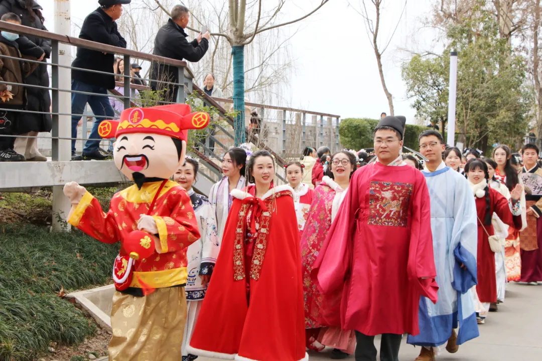 我們的節(jié)日·歡樂中國年丨西鄉(xiāng)：漢服巡游！太！驚！艷！