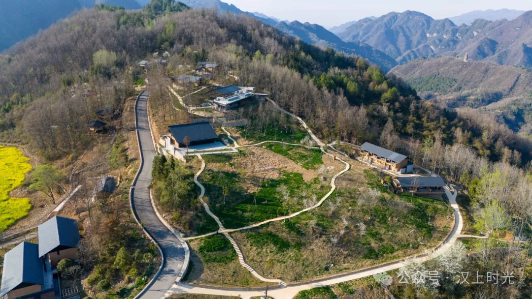看巴山云海，住獨棟小院。走進鎮(zhèn)巴歡喜山，把自己住在風景里。