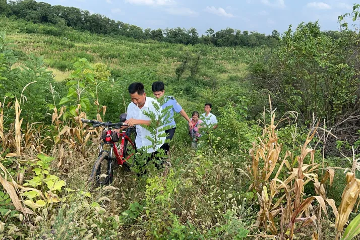 漢中一位老人被困在山里，多虧他們