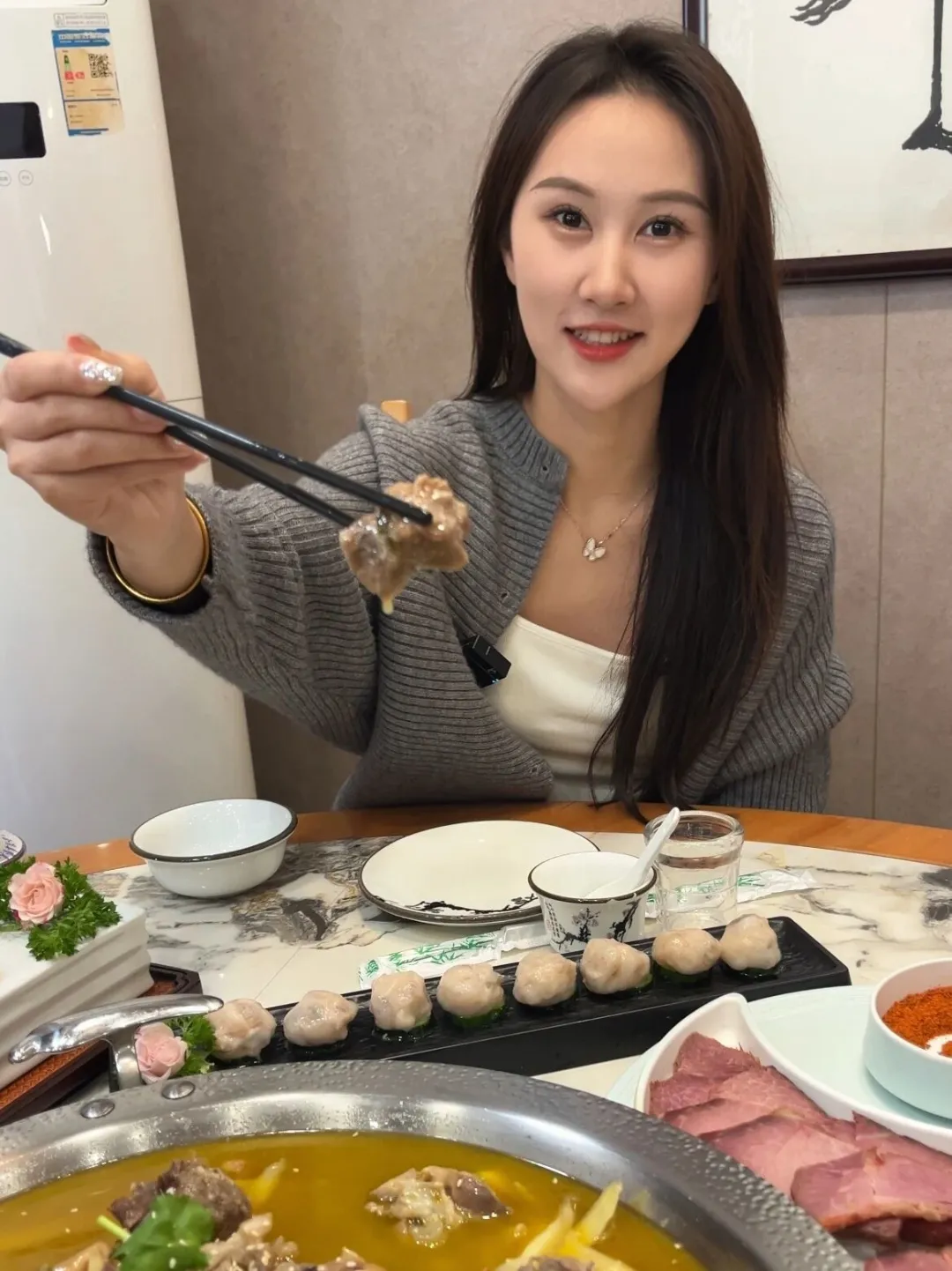 跟著非遺美食游南鄭：酸辣鮮香、肉嫩湯美的泡姜雞。