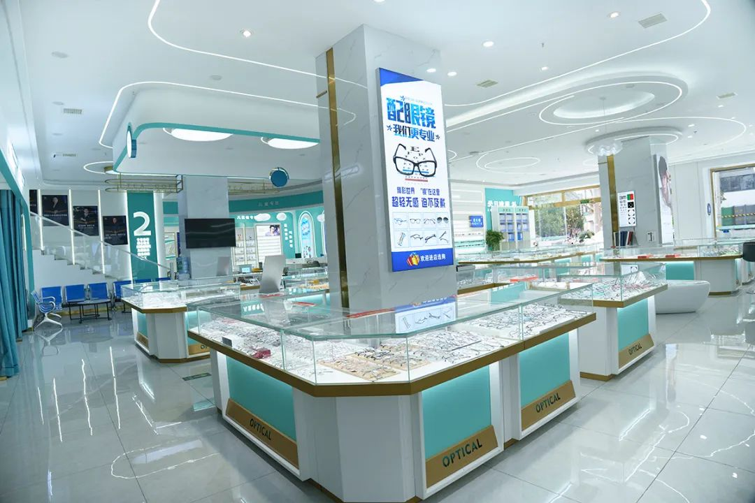 愛(ài)在“三八” 漢中御目金方眼鏡店推出教師免費(fèi)配鏡活動(dòng)