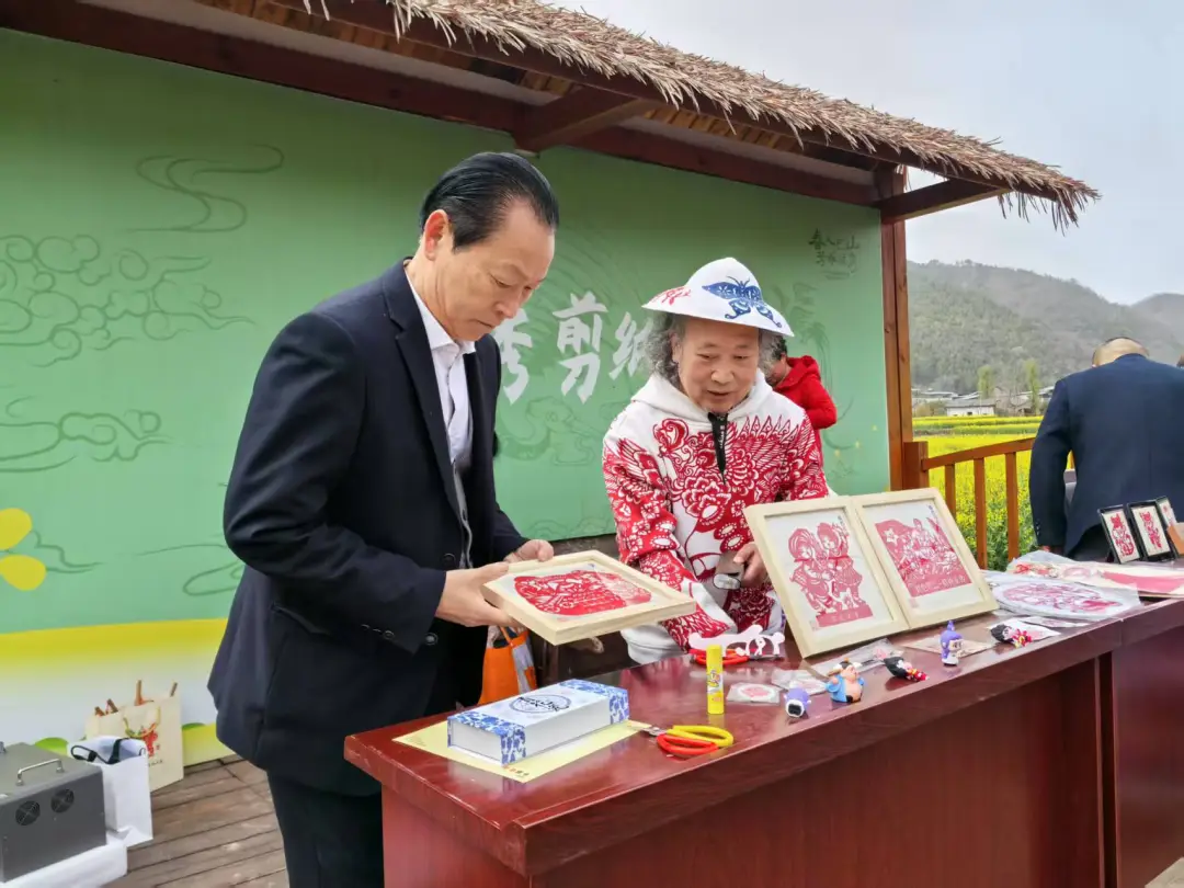 2025年全國春季“村晚”示范展示暨陜南民歌實(shí)景劇《風(fēng)起巴山》首演圓滿落幕！