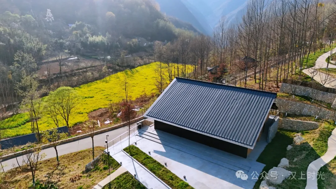 看巴山云海，住獨棟小院。走進鎮(zhèn)巴歡喜山，把自己住在風景里。