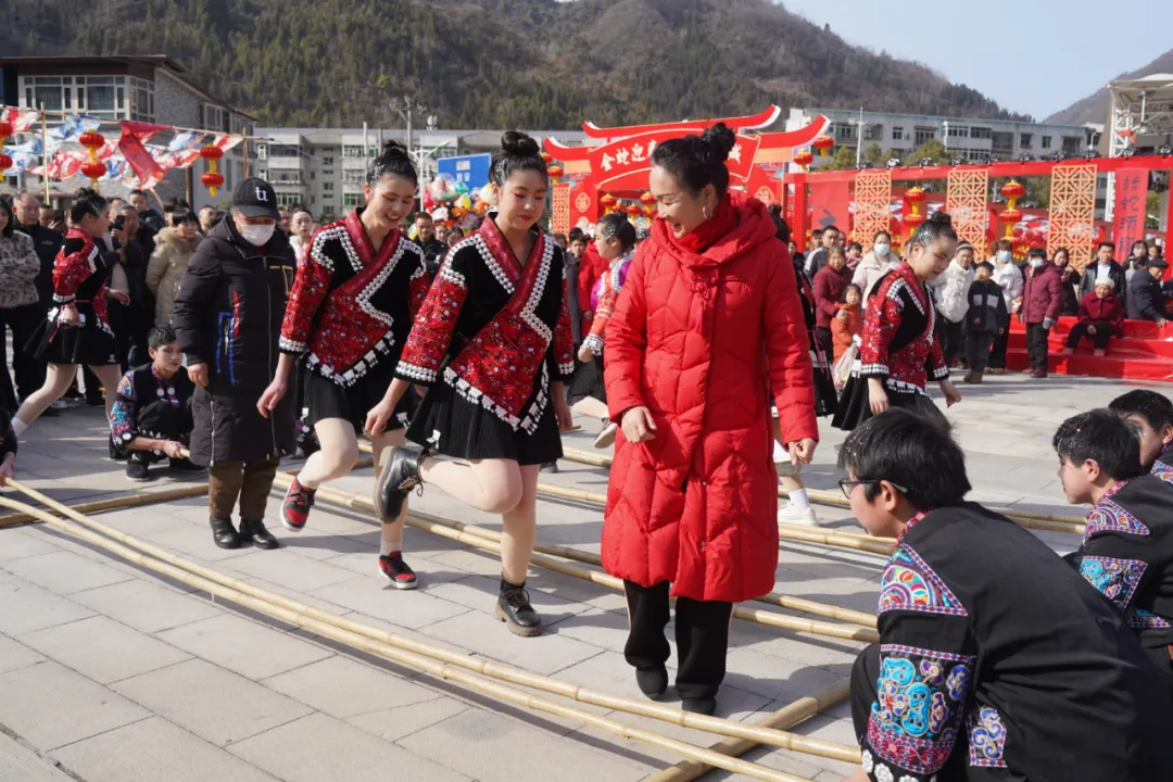 我們的節(jié)日·歡樂中國年丨鎮(zhèn)巴：民俗文化盛宴，同慶喜樂新春！