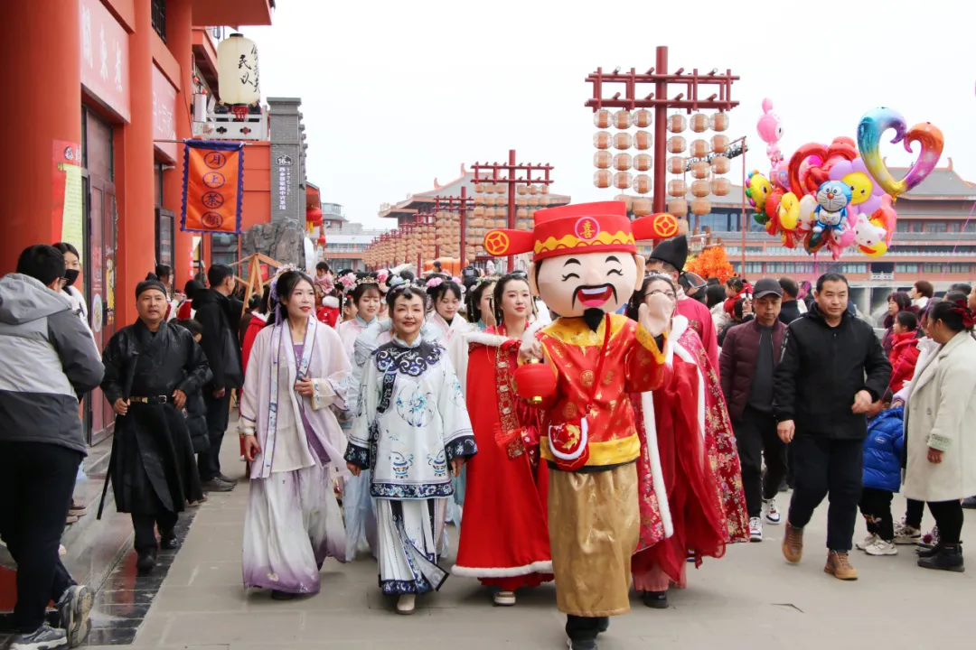 我們的節(jié)日·歡樂中國年丨西鄉(xiāng)：漢服巡游！太！驚！艷！
