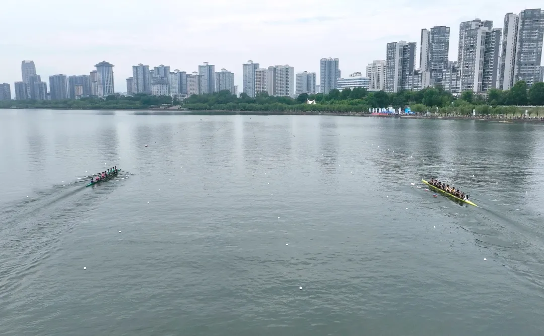 超燃開賽！300余名選手逐浪漢江！