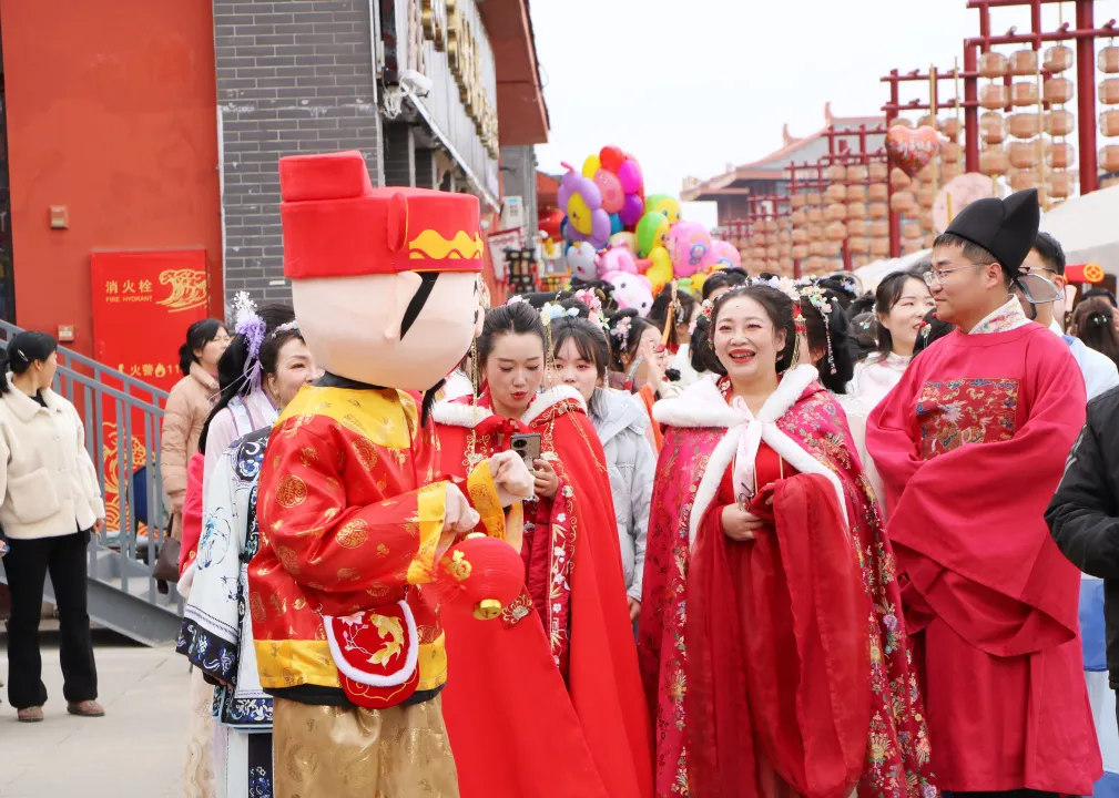 我們的節(jié)日·歡樂中國年丨西鄉(xiāng)：漢服巡游！太！驚！艷！