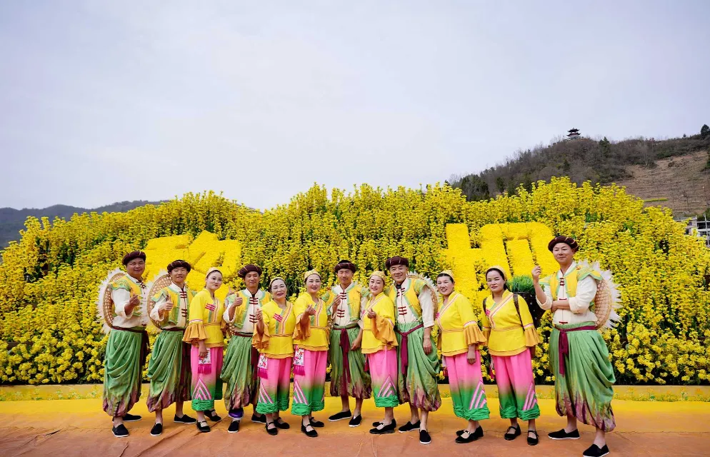 清明打卡黎壩，看《風(fēng)起巴山》，賞限定花海