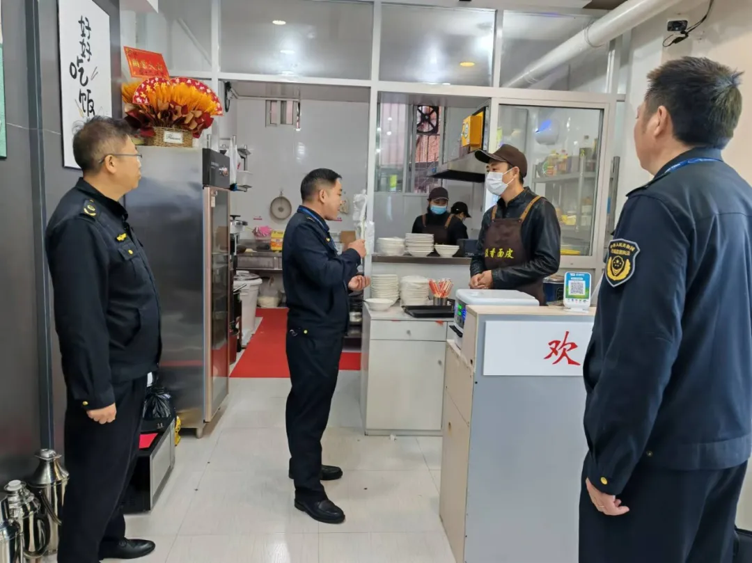 發(fā)現(xiàn)食品安全問題120條！漢中8戶商家被當場處罰