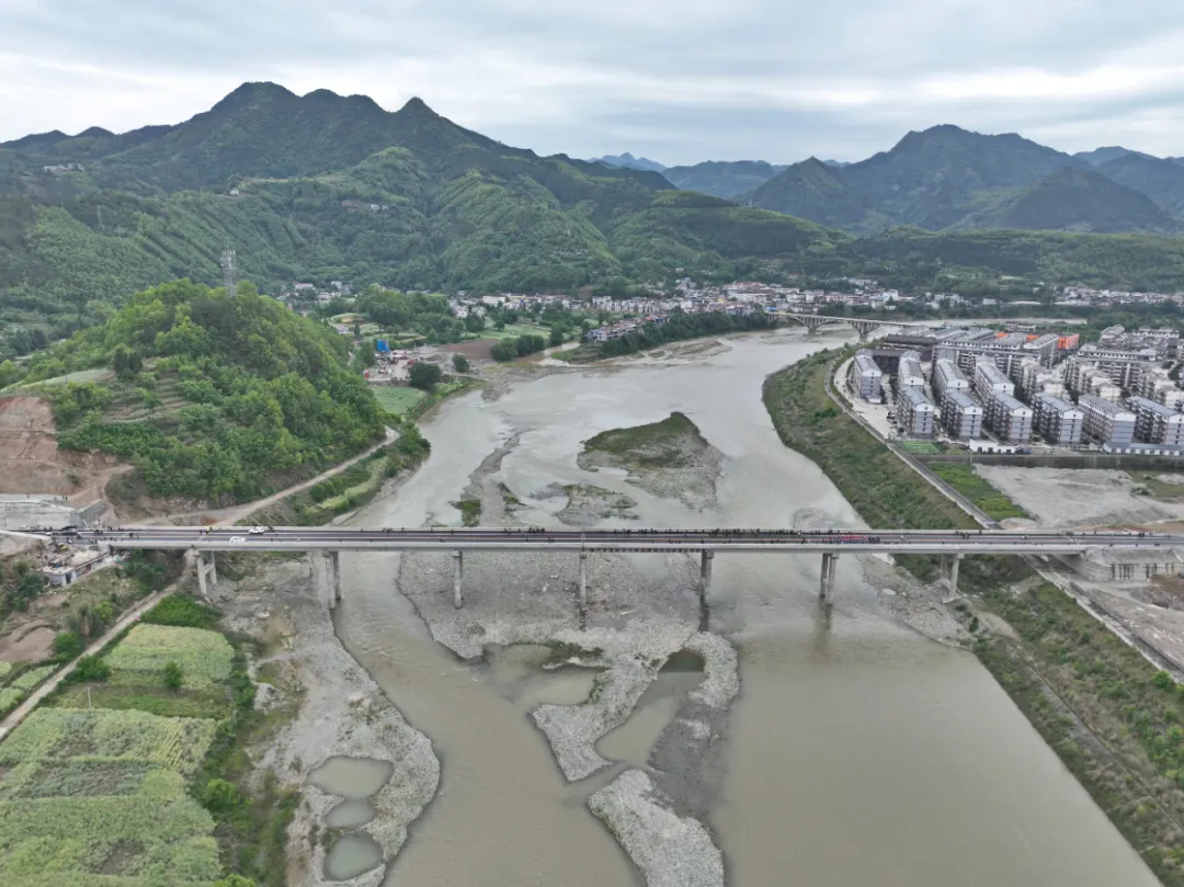 漢中陽(yáng)平關(guān)嘉陵江大橋正式通車(chē)