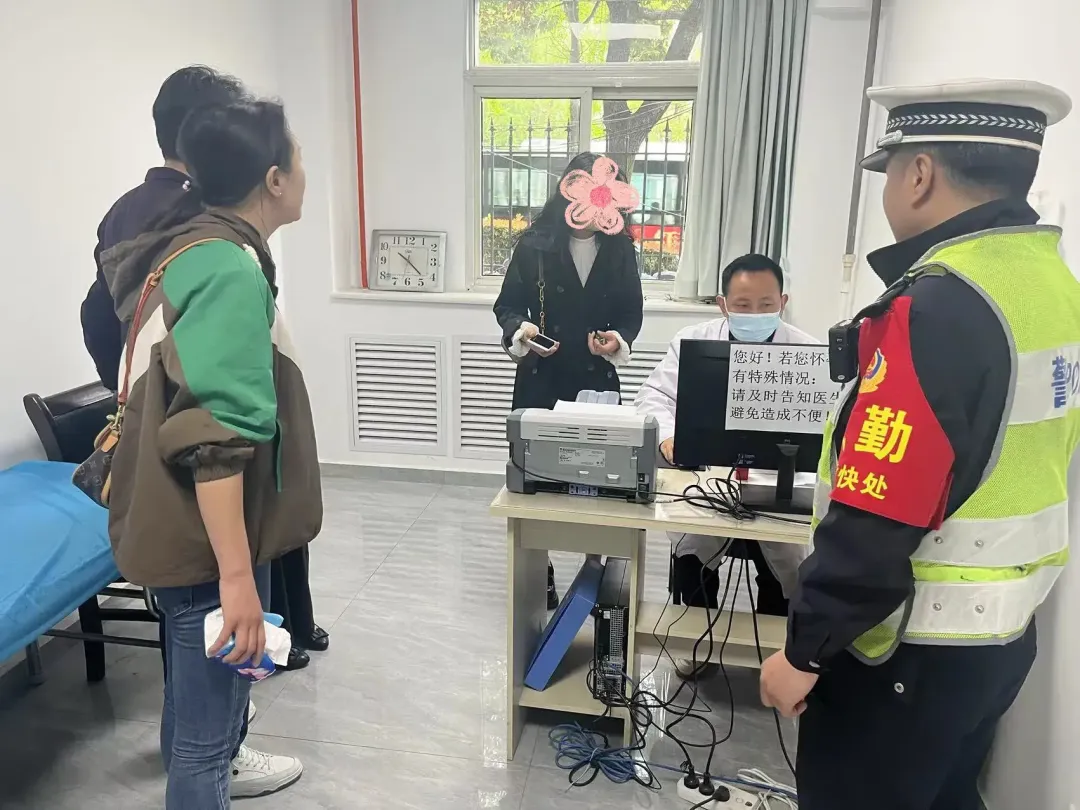 斷指群眾求助，漢中高速交警緊急護送就醫(yī)