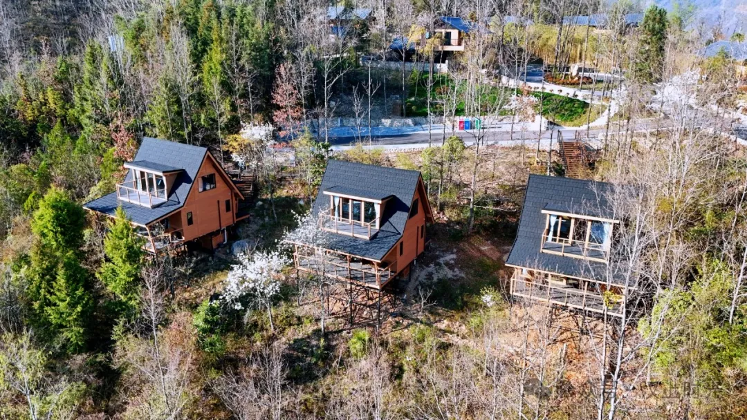 看巴山云海，住獨棟小院。走進鎮(zhèn)巴歡喜山，把自己住在風景里。