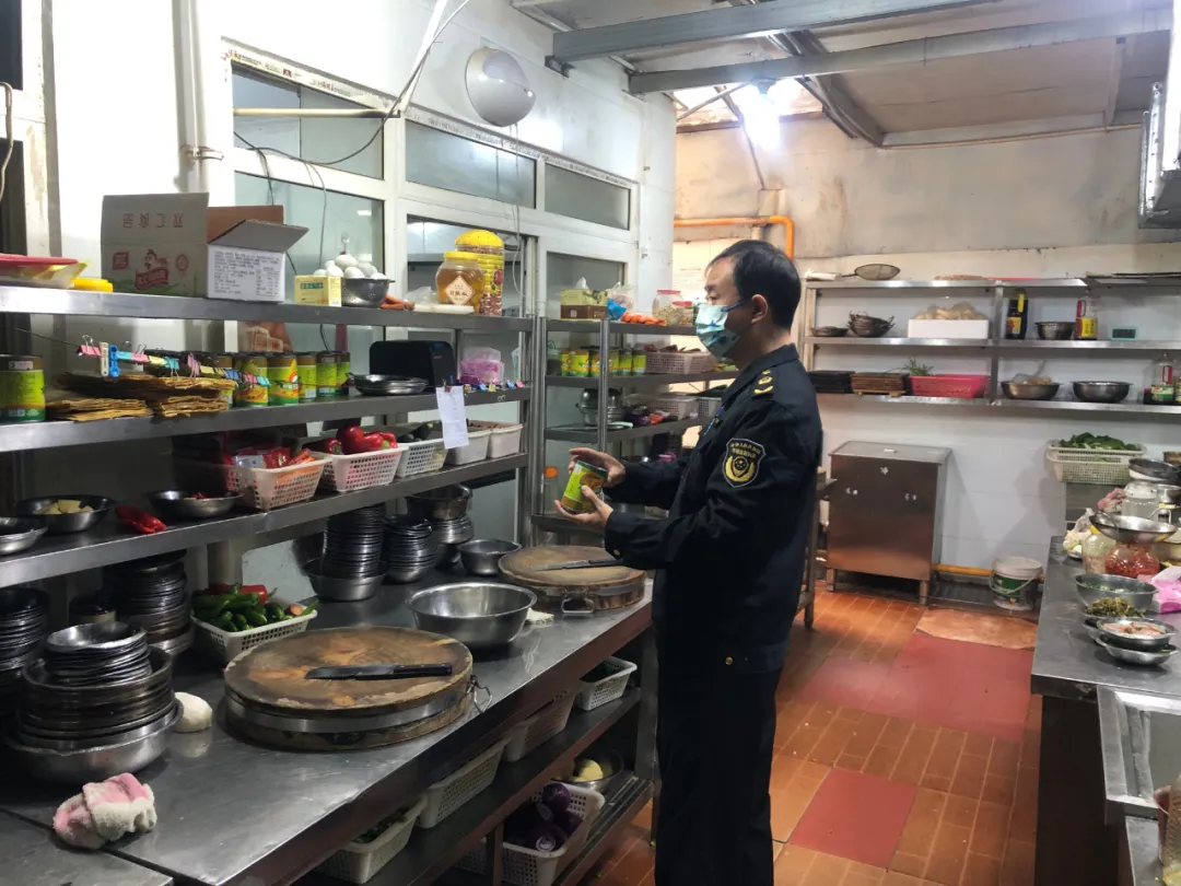 發(fā)現(xiàn)食品安全問題120條！漢中8戶商家被當場處罰