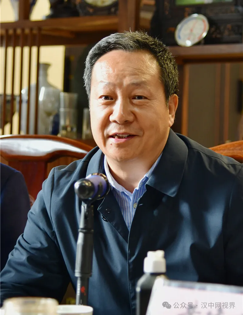 張紀(jì)平攝影新著發(fā)布座談會(huì)召開