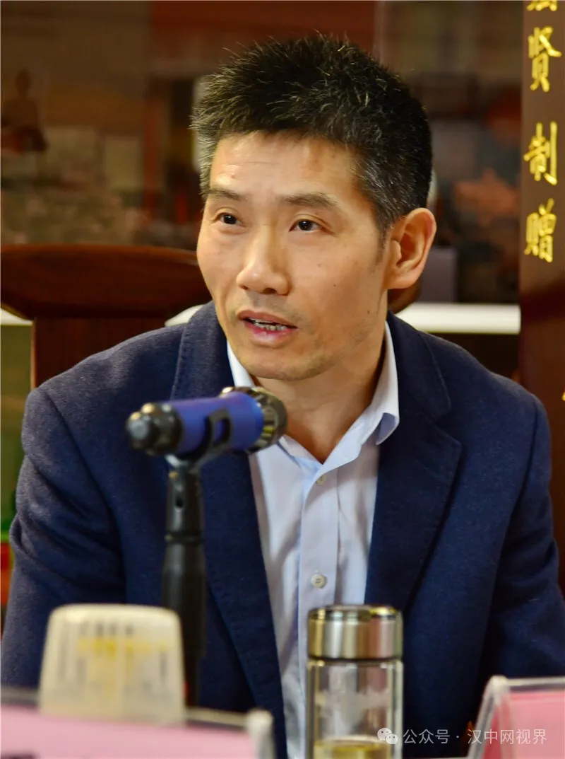 張紀(jì)平攝影新著發(fā)布座談會(huì)召開