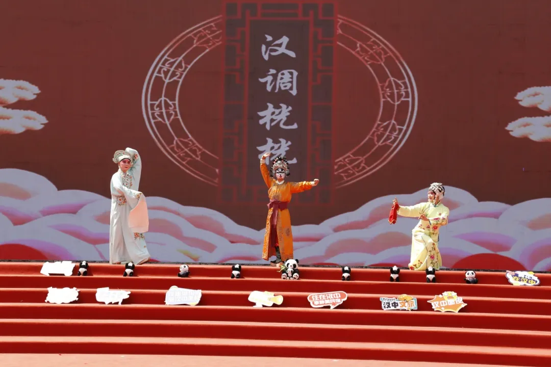漢中熱面皮邂逅天水麻辣燙，熱辣又滾燙！