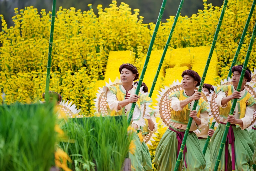 2025年全國春季“村晚”示范展示暨陜南民歌實(shí)景劇《風(fēng)起巴山》首演圓滿落幕！