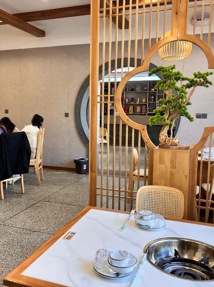 跟著非遺美食游南鄭：酸辣鮮香、肉嫩湯美的泡姜雞。